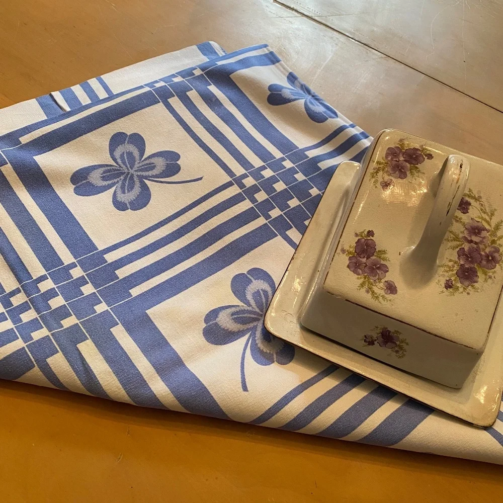 1950’s Vintage Tablecloth - Picture 1 of 2